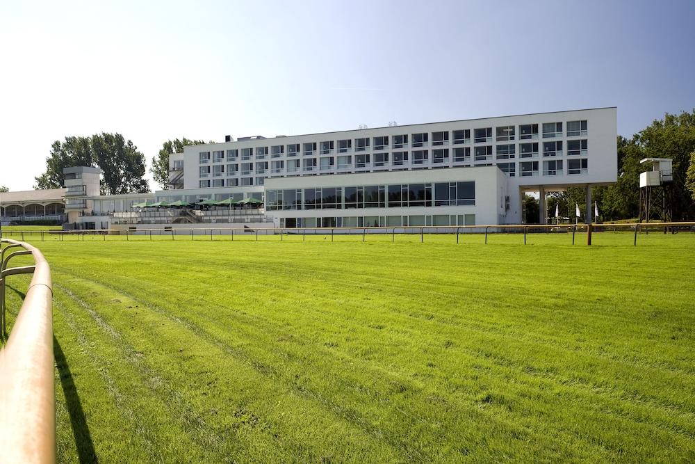 Atlantic Galopprennbahn 4* Bremen